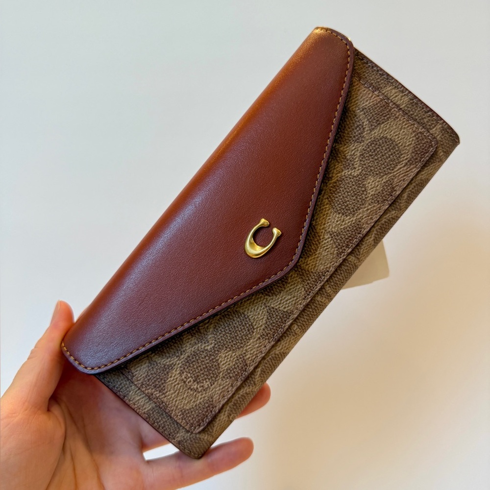 NWT Coach Wyn Soft Wallet In Colorblock Signature Canvas & Leather - B4/Tan Rust